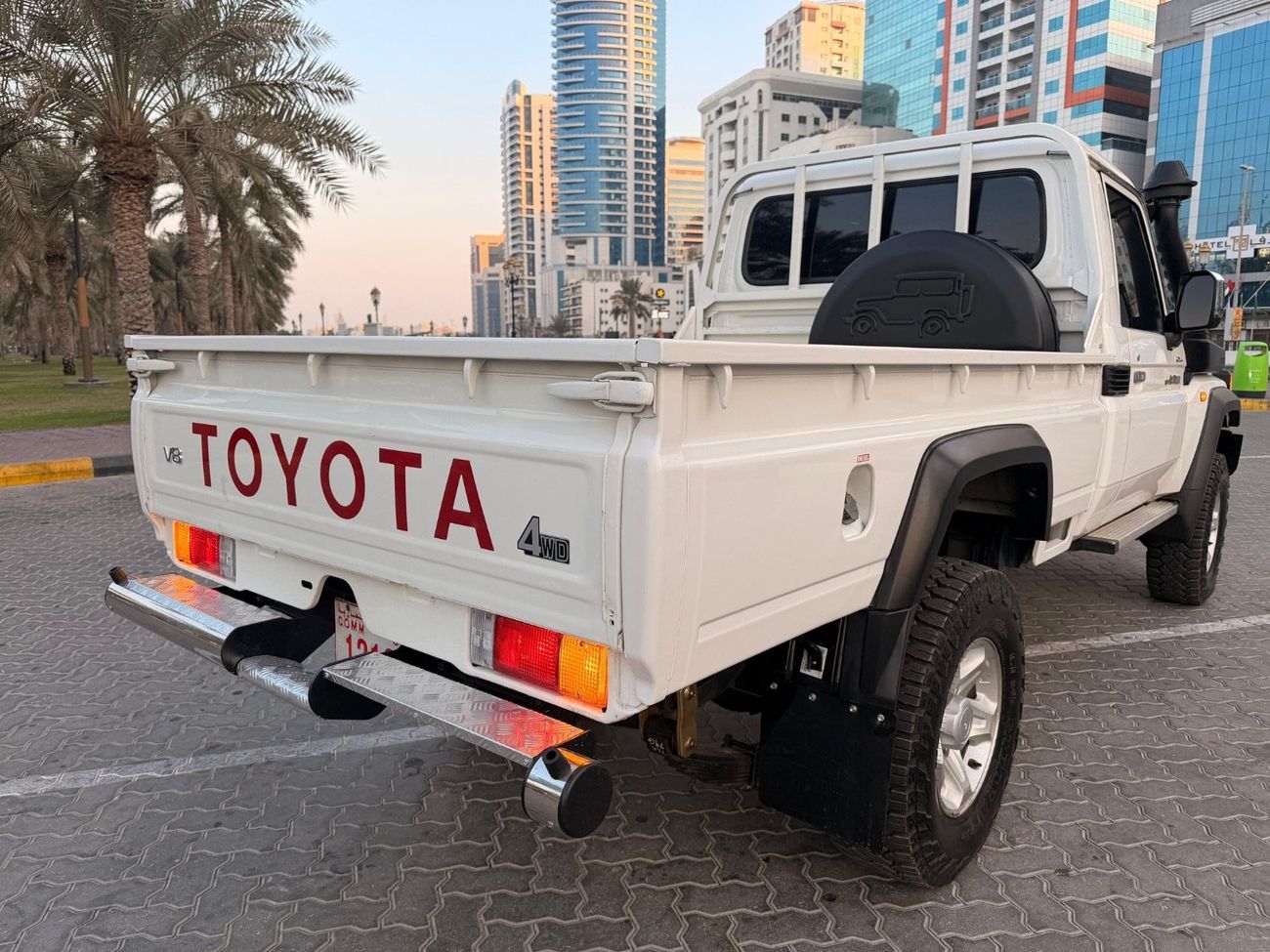 تويوتا لاند كروزر بيك آب GXL V8 Turbo Diesel Right Hand Drive