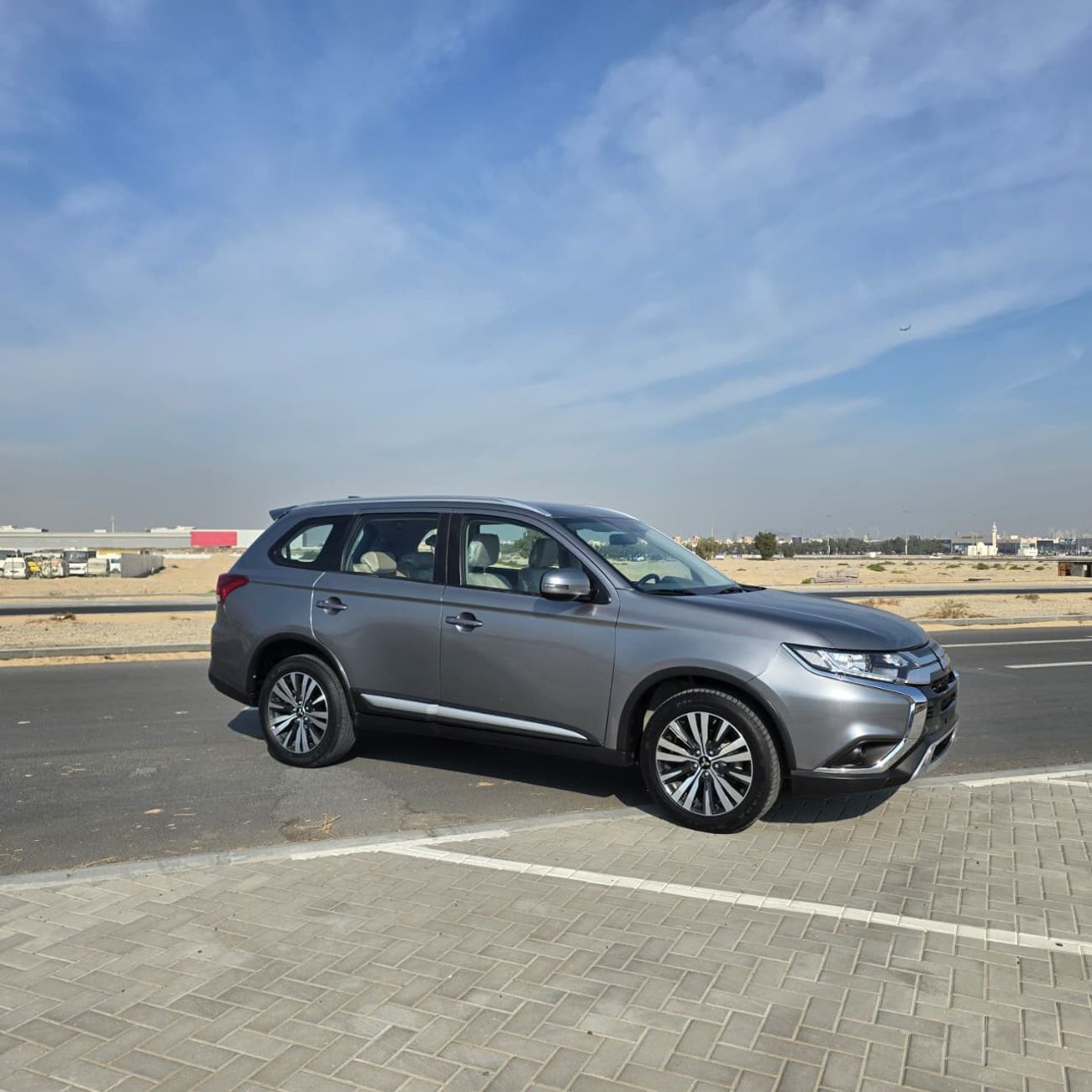 ميتسوبيشي آوتلاندر GLX Basic 2.4L (7 Seater) GLX MID LINE 2.4L (7 Seater)