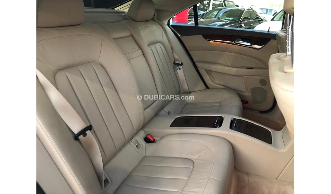 Mercedes-Benz CLS 550 Mercedes benz CLS500 model 2012 GCC car prefect condition full option low mileage sun roof leather