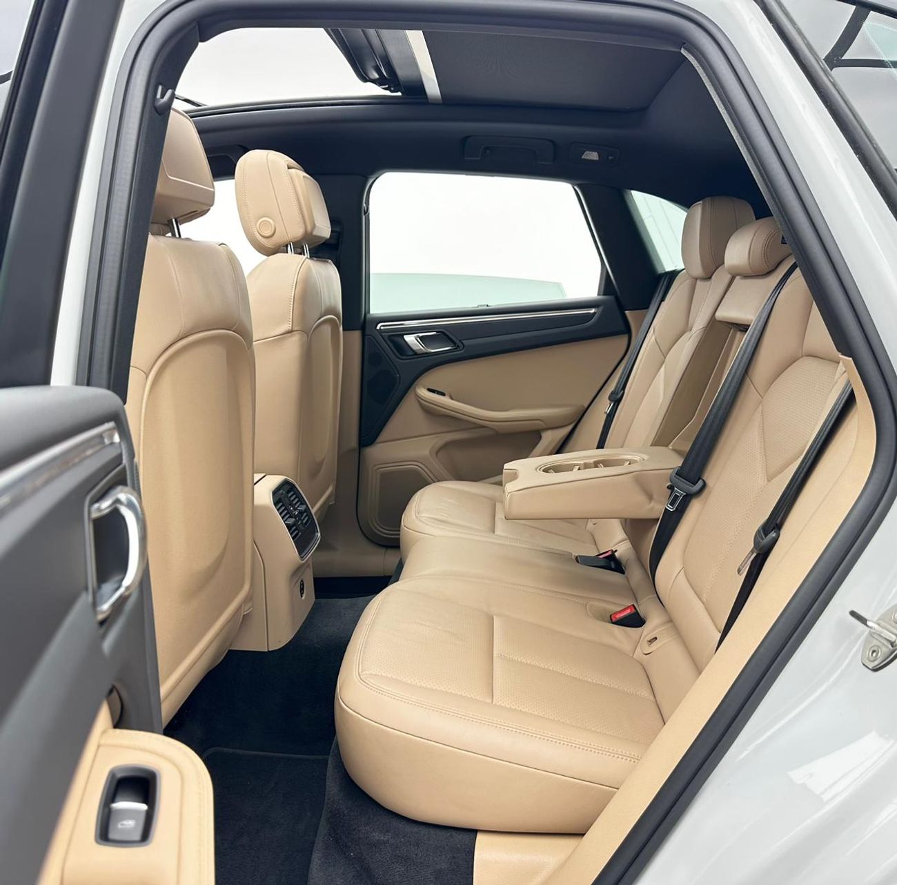 Porsche Macan Std 2.0L (260 HP) 2023 Porsche Macan, 1 Year Unlimited KM Warranty, Porsche Full Service History, GC