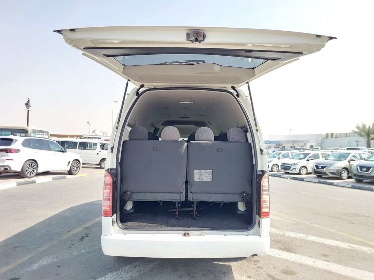 تويوتا هاياس (RAMADAN OFFER) TOYOTA HIACE COMMUTER VAN RHD 2016 MODEL 3.0 L DIESEL AUTOMATIC(PM29828)