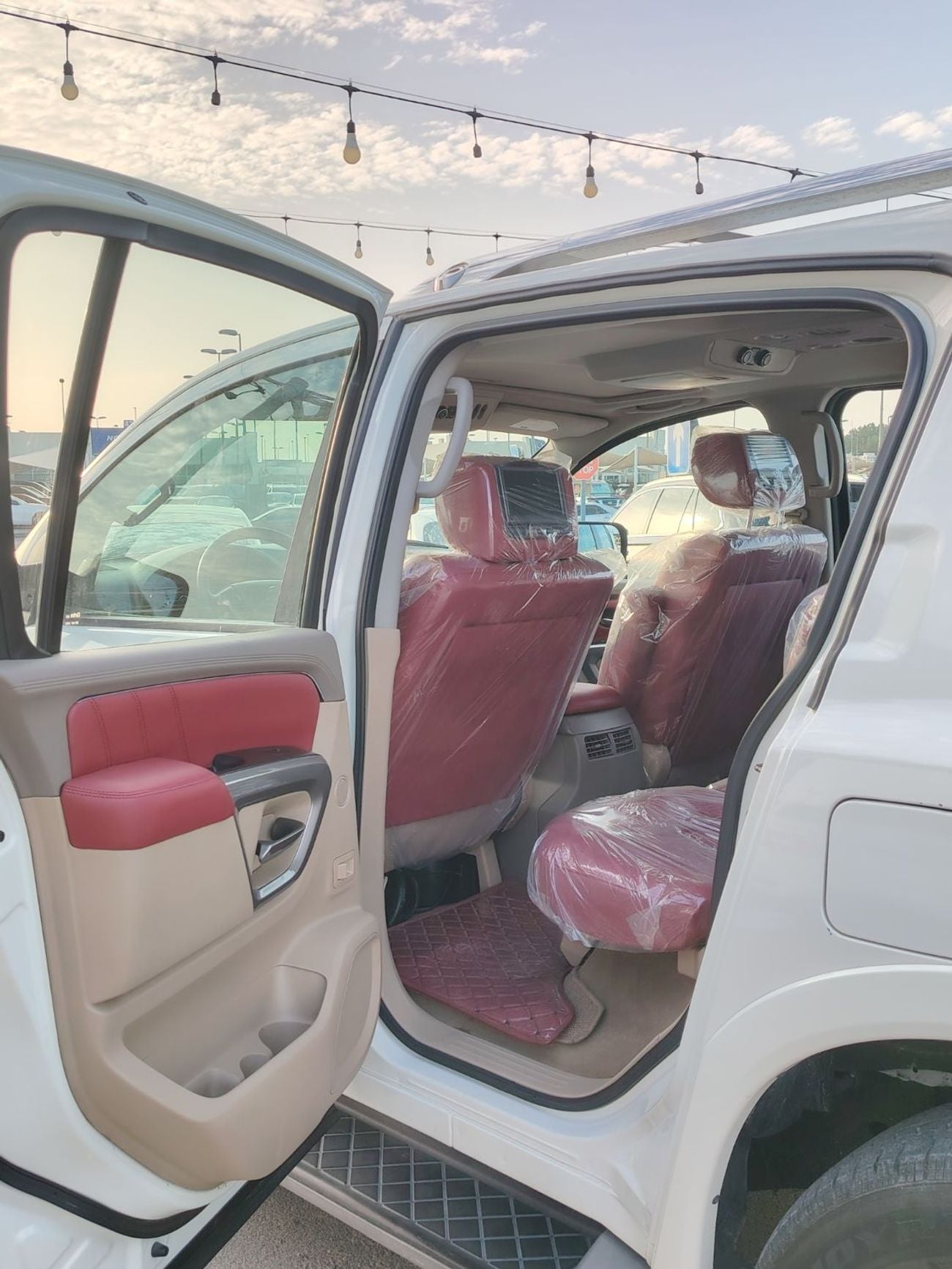 Nissan Armada LE 5.6L (320 HP)