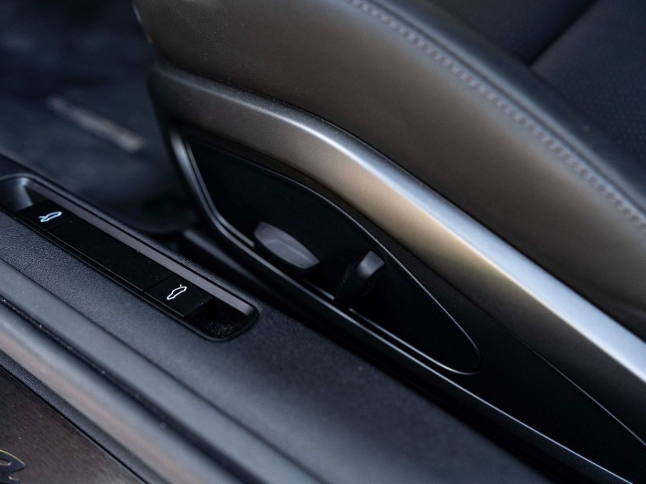 Porsche 911 Carrera 4GTS 3.0L (475 HP) Coupe