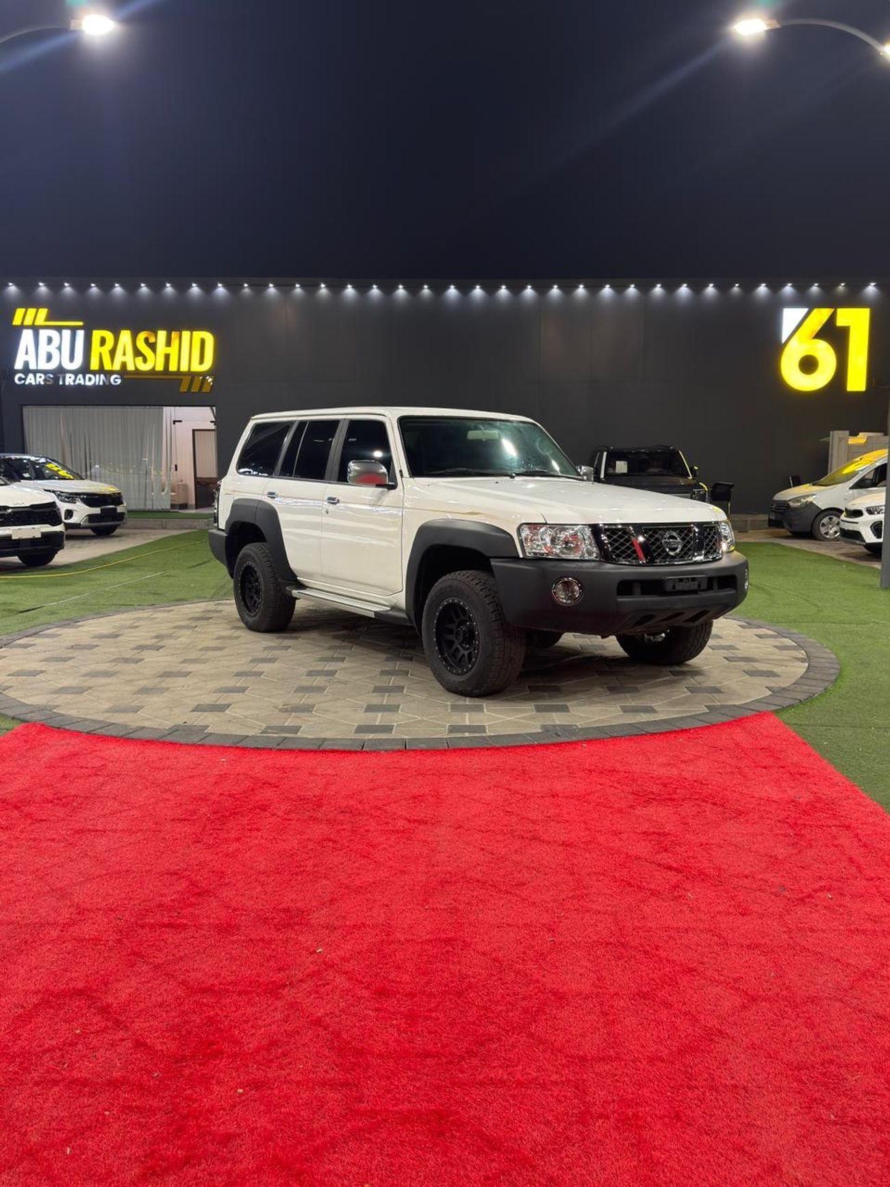 نيسان باترول GL 4.8L M/T (7 Seater)