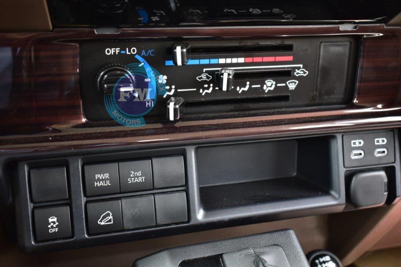 تويوتا لاند كروزر بيك آب 79 Double Cab 40th Anniversary LX-Z 2.8L Diesel Automatic