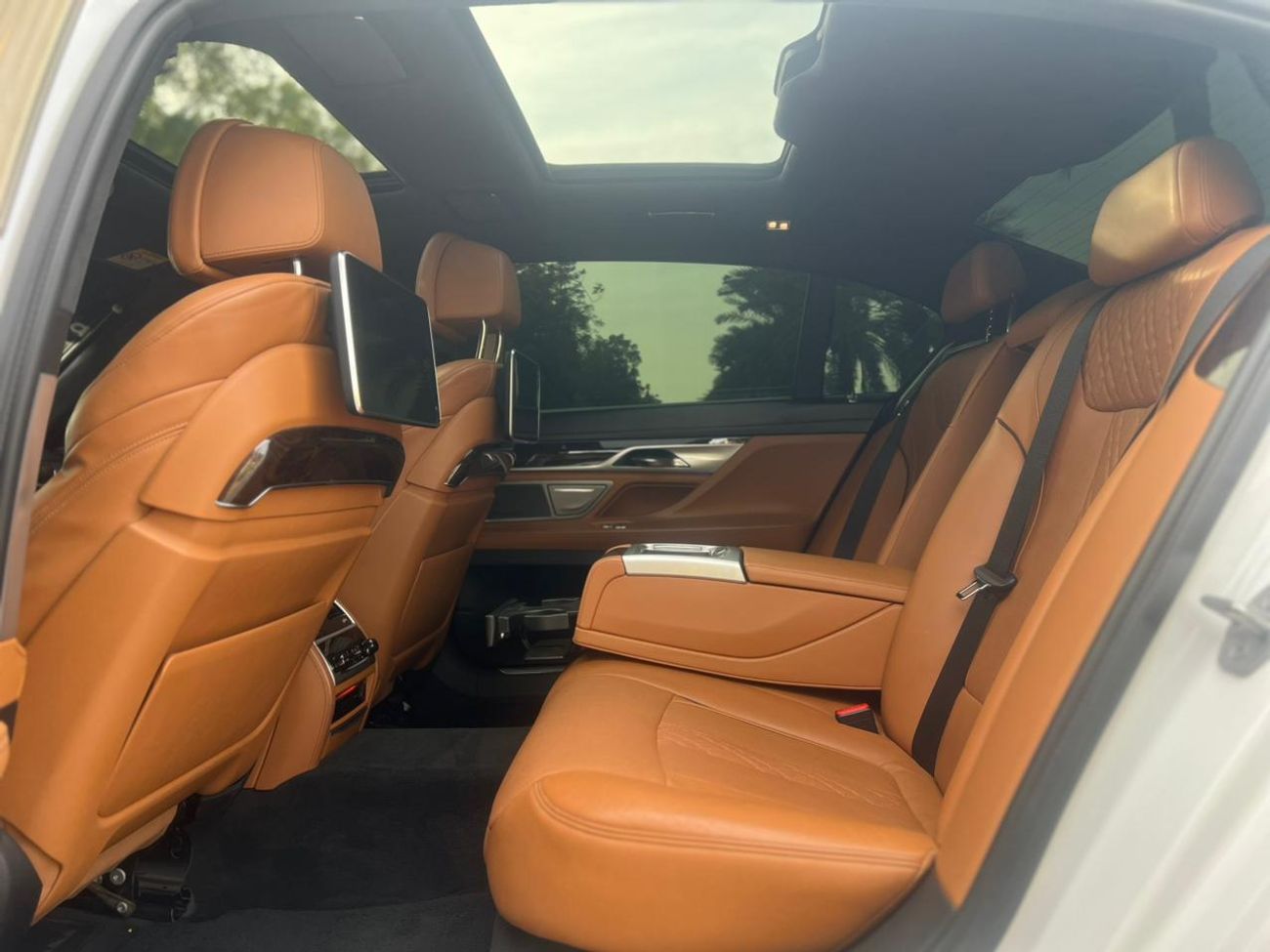 بي أم دبليو 740Li EXCLUSIVE Executive 3.0L (322 HP)