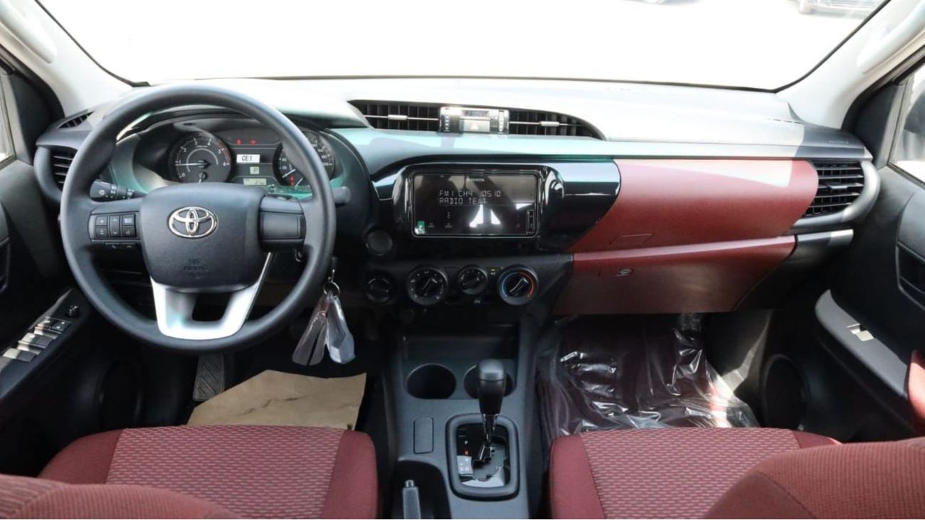 تويوتا هيلوكس DLX 2.7L Double Cabin . Automatic . Four Wheel Drive . 5 Seater . 4 Door . Pick Up Truck