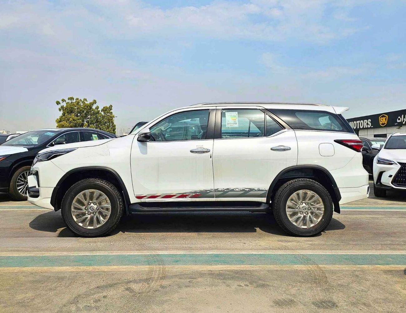 تويوتا فورتونر SR5 ADVENTURE / 4.0L V6 PETROL / FRONT PWR SEATS / PUSH START / DIFF LOCK AUTO A/C (CODE # F6HA)