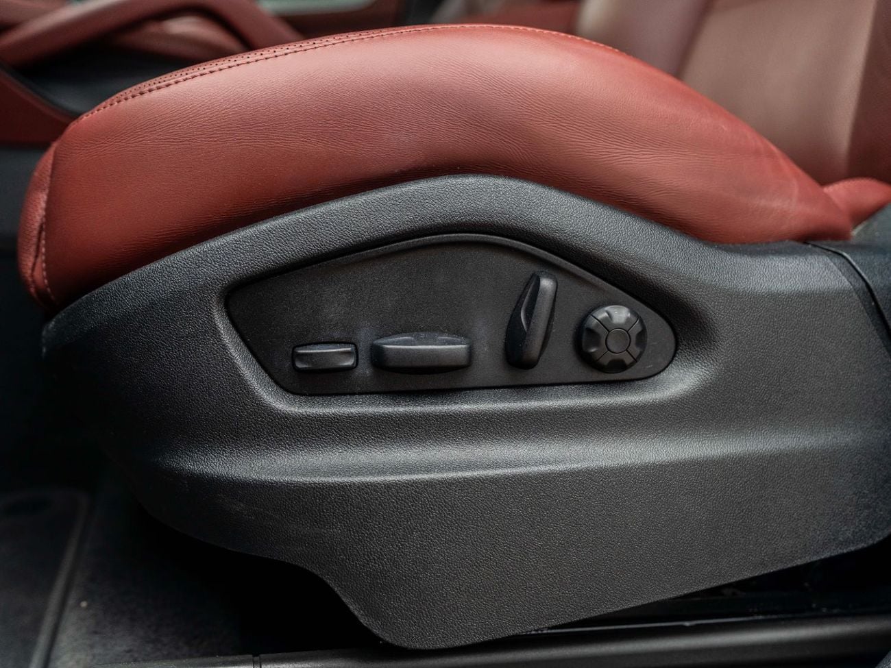 Porsche Cayenne Base Coupe