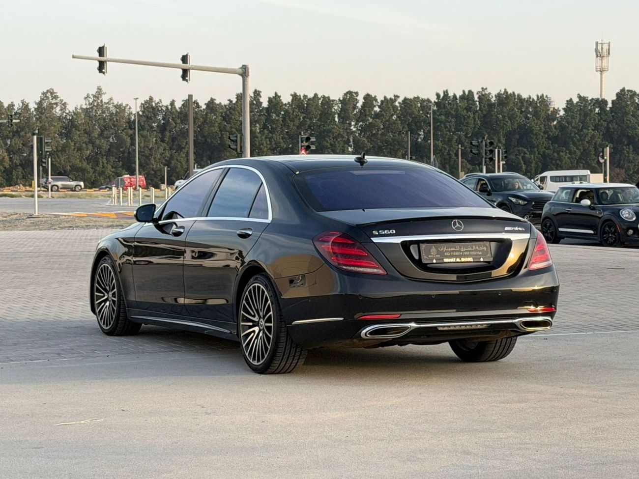 Mercedes-Benz S 560 Std 4.0L (469 HP)