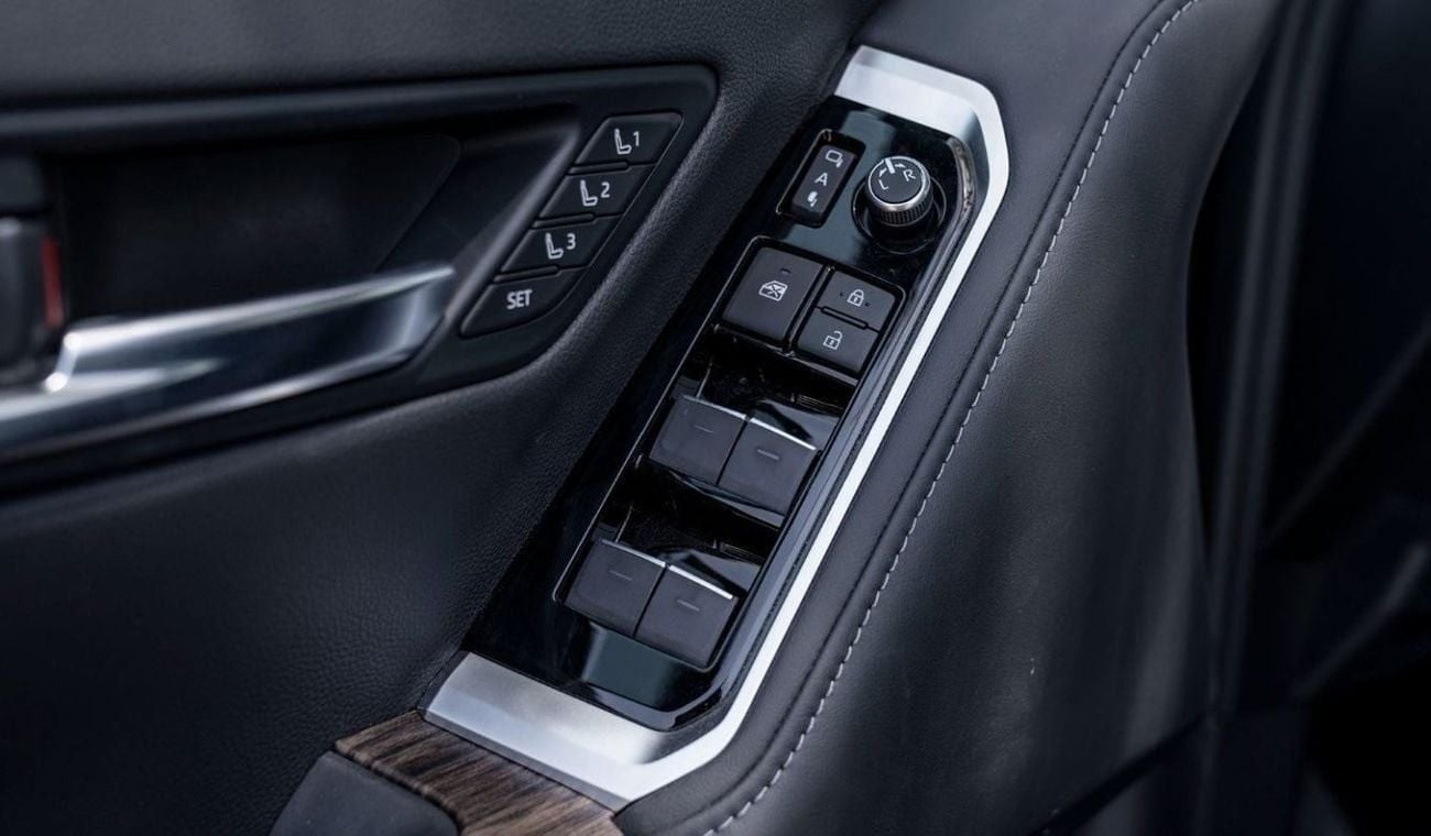 Toyota Land Cruiser LC300 VXR 3.3D AT MY2024 – GREY