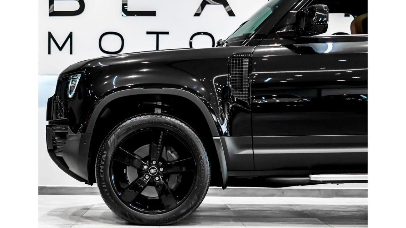 Land Rover Defender 2023 Landrover Defender 130 HSE P400, 2028 Al Tayer Warranty + Service Contract Valid, Low KMs, GCC