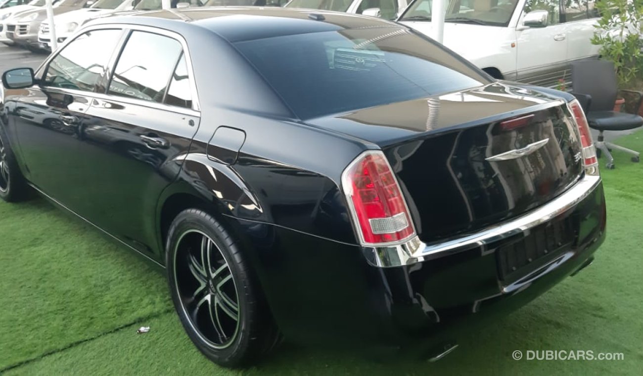 Chrysler 300 Import - No. 2 - Cruise Control - Alloy Wheels - Leather - Without accidents - Excellent condition,