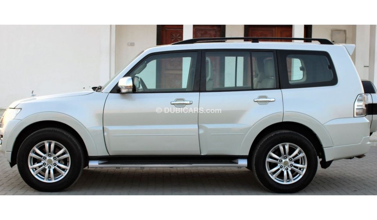 Mitsubishi Pajero Mitsubishi Pajero 2015 GCC Full 3.8 No. 1 without accidents, very clean from inside and outside