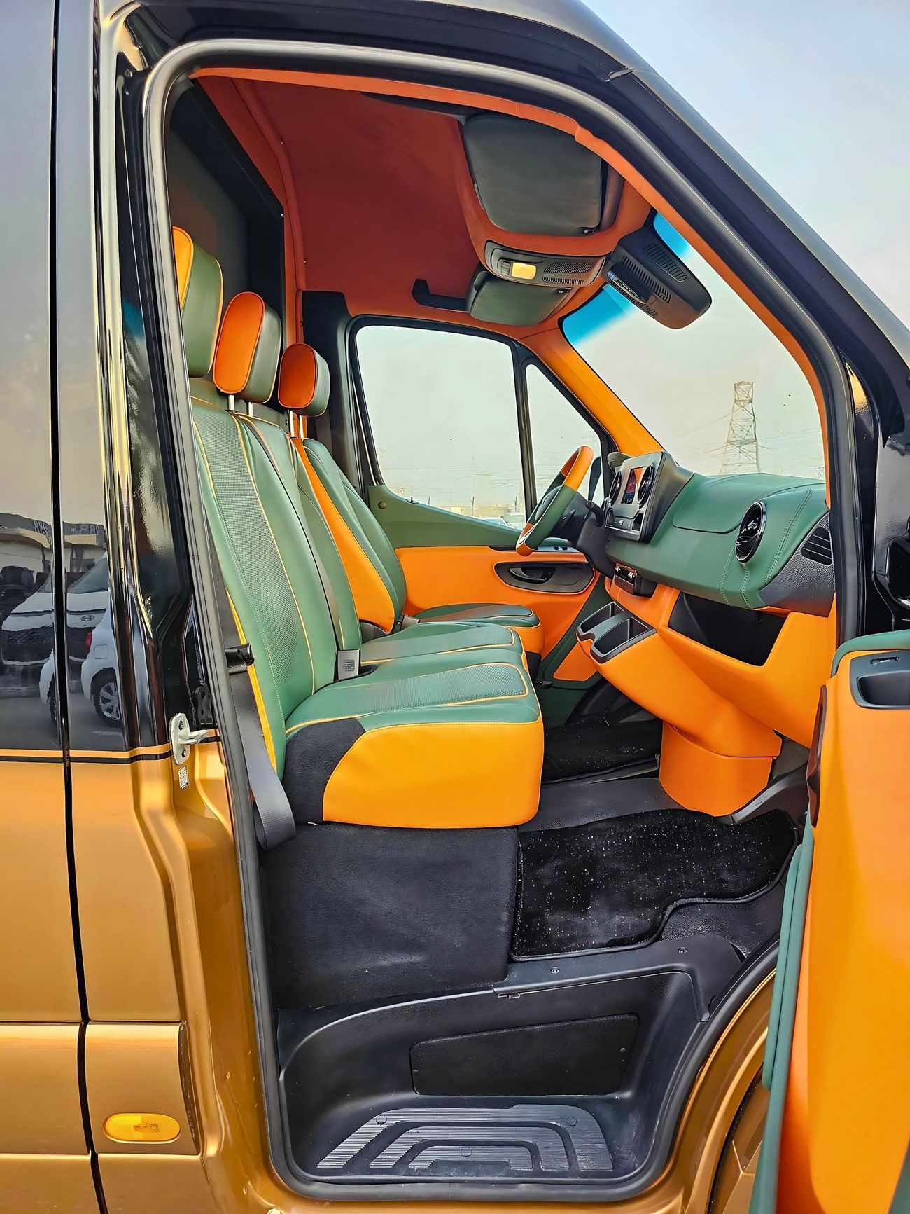 مرسيدس بنز سبرينتر A/T / DIESEL / VIP SEAT WITH VENTILATION AND MASSAGE / 9 SEATER / LOT# 72374