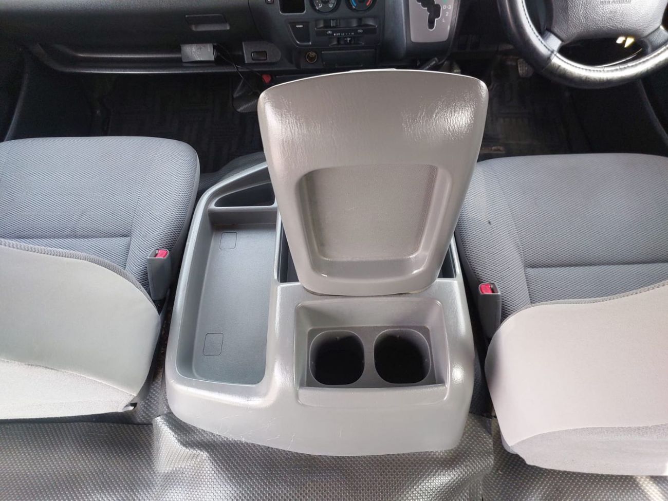 Toyota Hiace TOYOTA HIACE COMMUTER VAN RHD 2008 MODEL 2.7 L PETROL AUTOMATIC(PM013596)