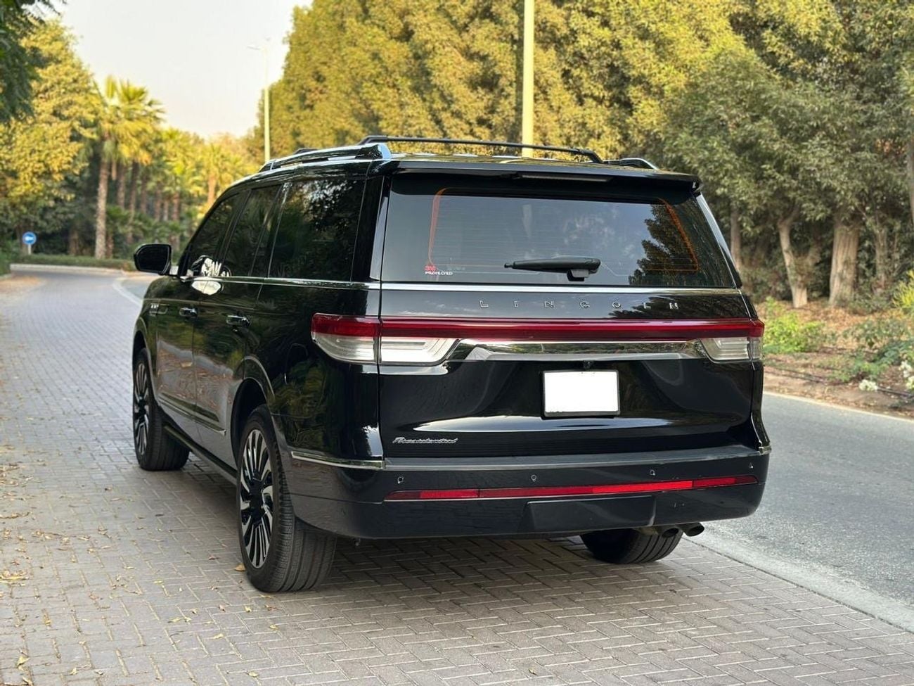 Lincoln Navigator BASE