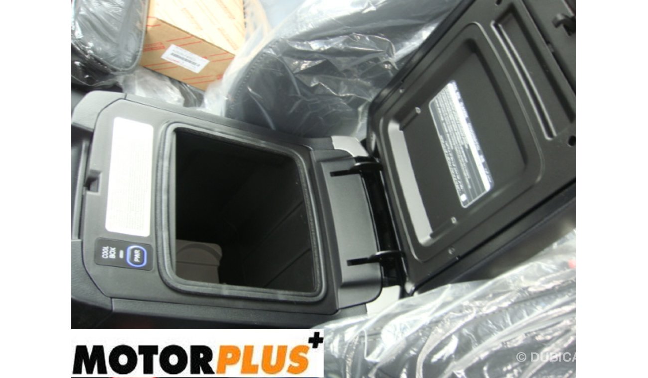 تويوتا برادو 3.0 V6 Petrol Full Option Rear Entertainment Monitor