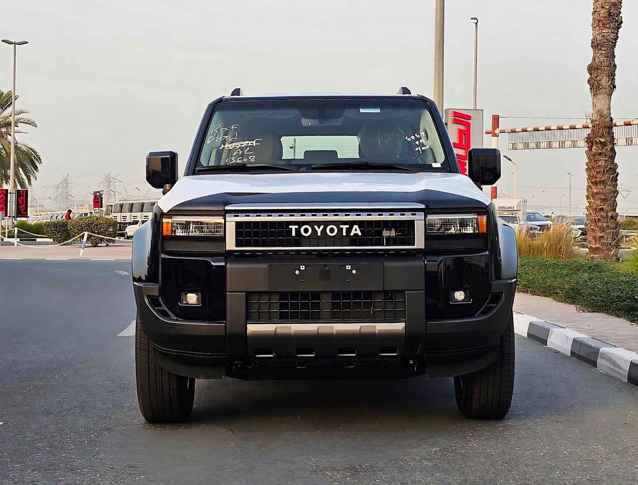 تويوتا برادو LIMITED / 2.7L V4 / DVD+CAMERA/ PUSH START / AUTO HOLD (CODE# 68025)