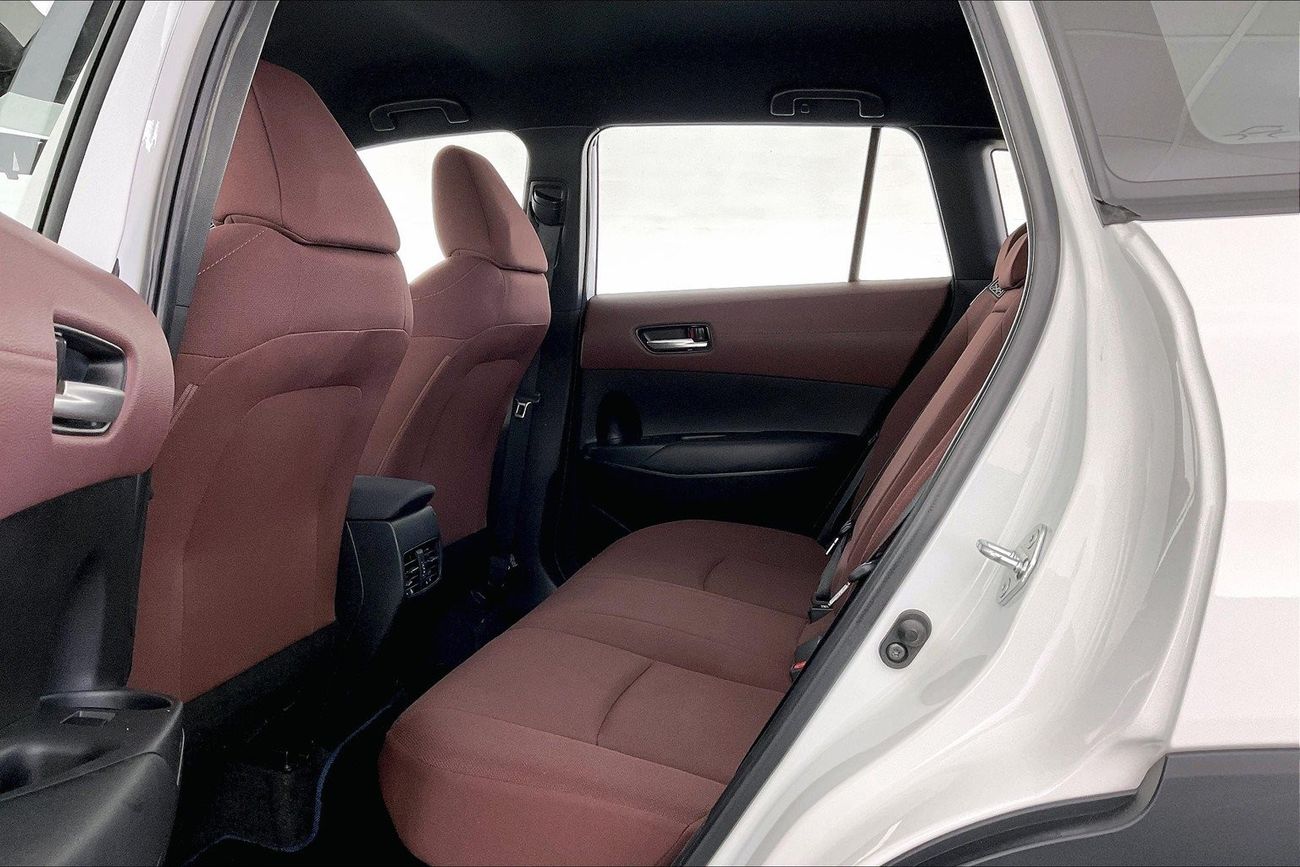 تويوتا كورولا كروس XL | عرض العيد الحصري | خالية من أضرار الفيضانات