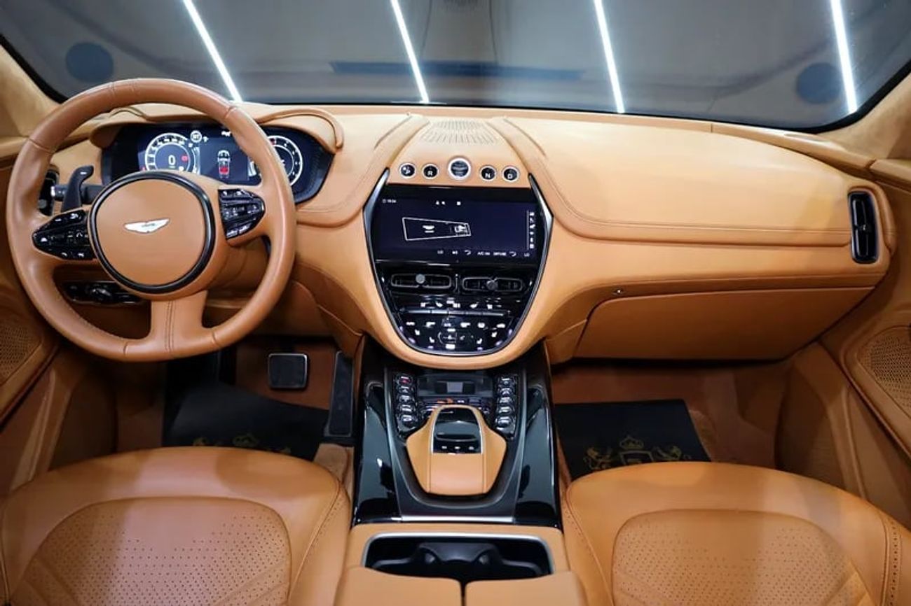 أستون مارتن DBX 550