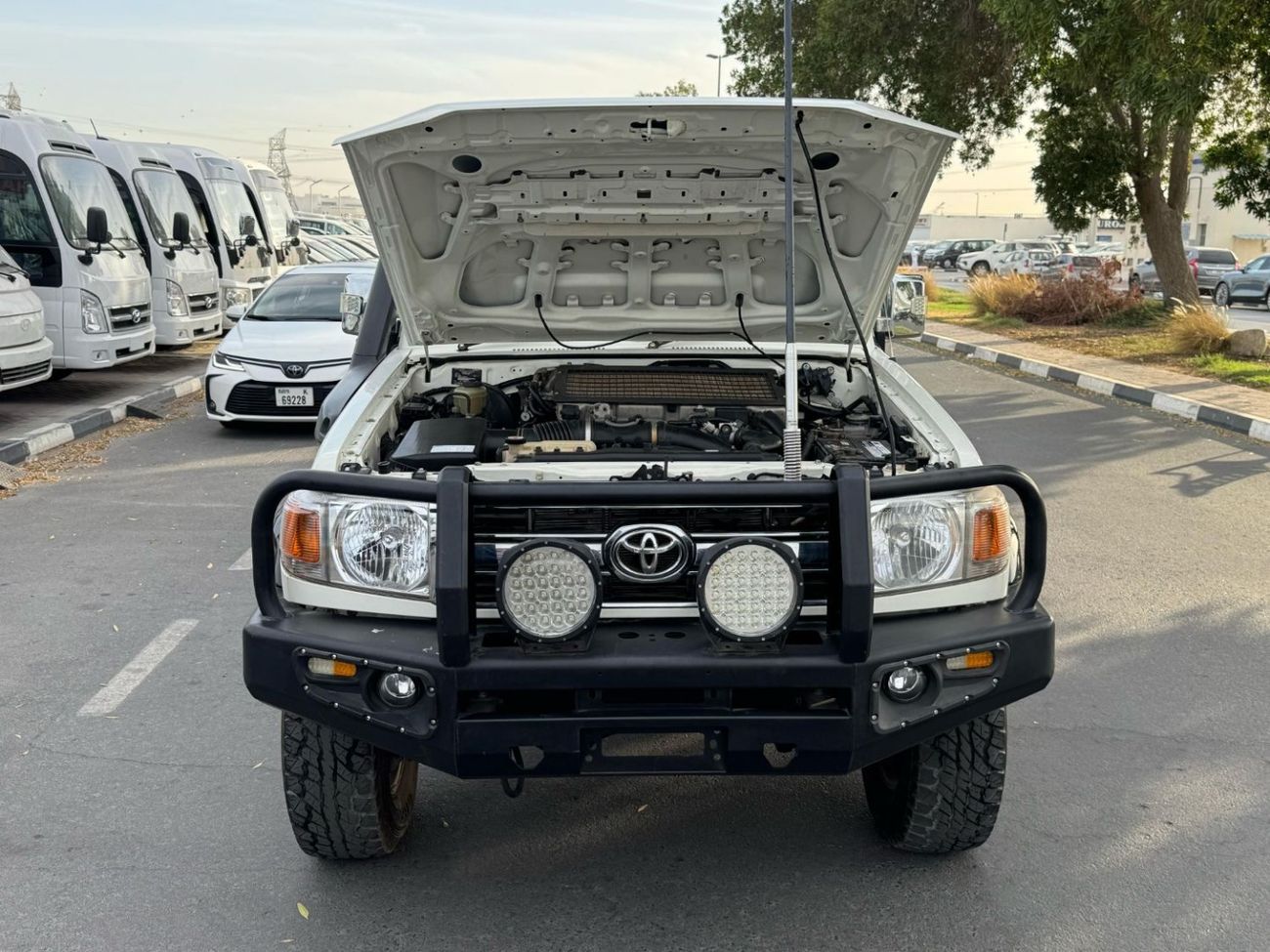 تويوتا لاند كروزر بيك آب Diesel ,Right Hand Drive ,4 Doors ,4.5 Liter ,Manual Transmission ,Power Windows