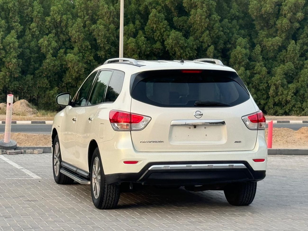 نيسان باثفايندر SE متوسط