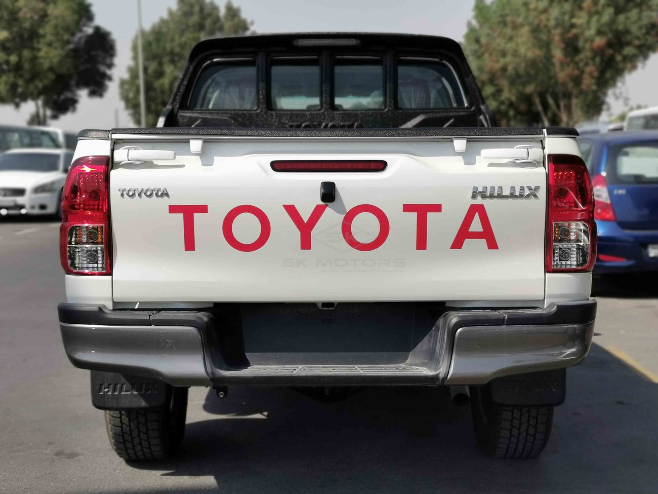 Toyota Hilux 2.4L Diesel, 17" Rims, Power Heat Switch, Rear Camera, Bluetooth-DVD, Fog Lights (CODE # THMO02)