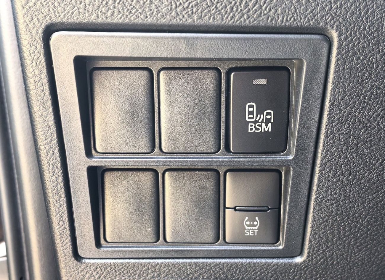 تويوتا هيلوكس D/CAB,PICKUP,2.7L,4X4,DIGITAL AC,WOODEN INTERIOR,BLIND SPOT,DVD+CAMERA,DIFF LOCK,M/T,2 COOL BOX,2025