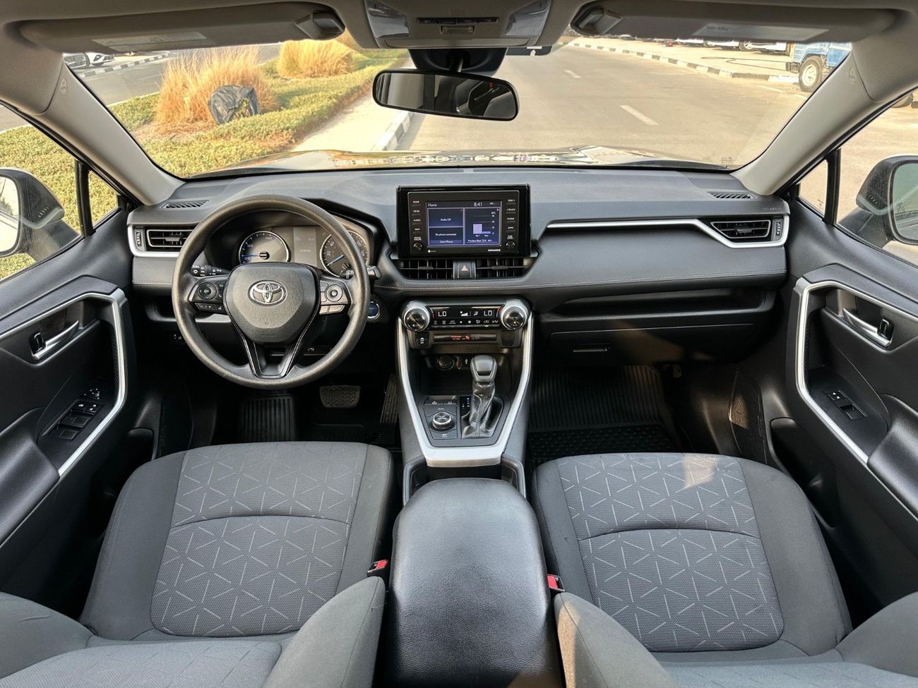 Toyota RAV4 Hybrid XLE 2.5L push start full option