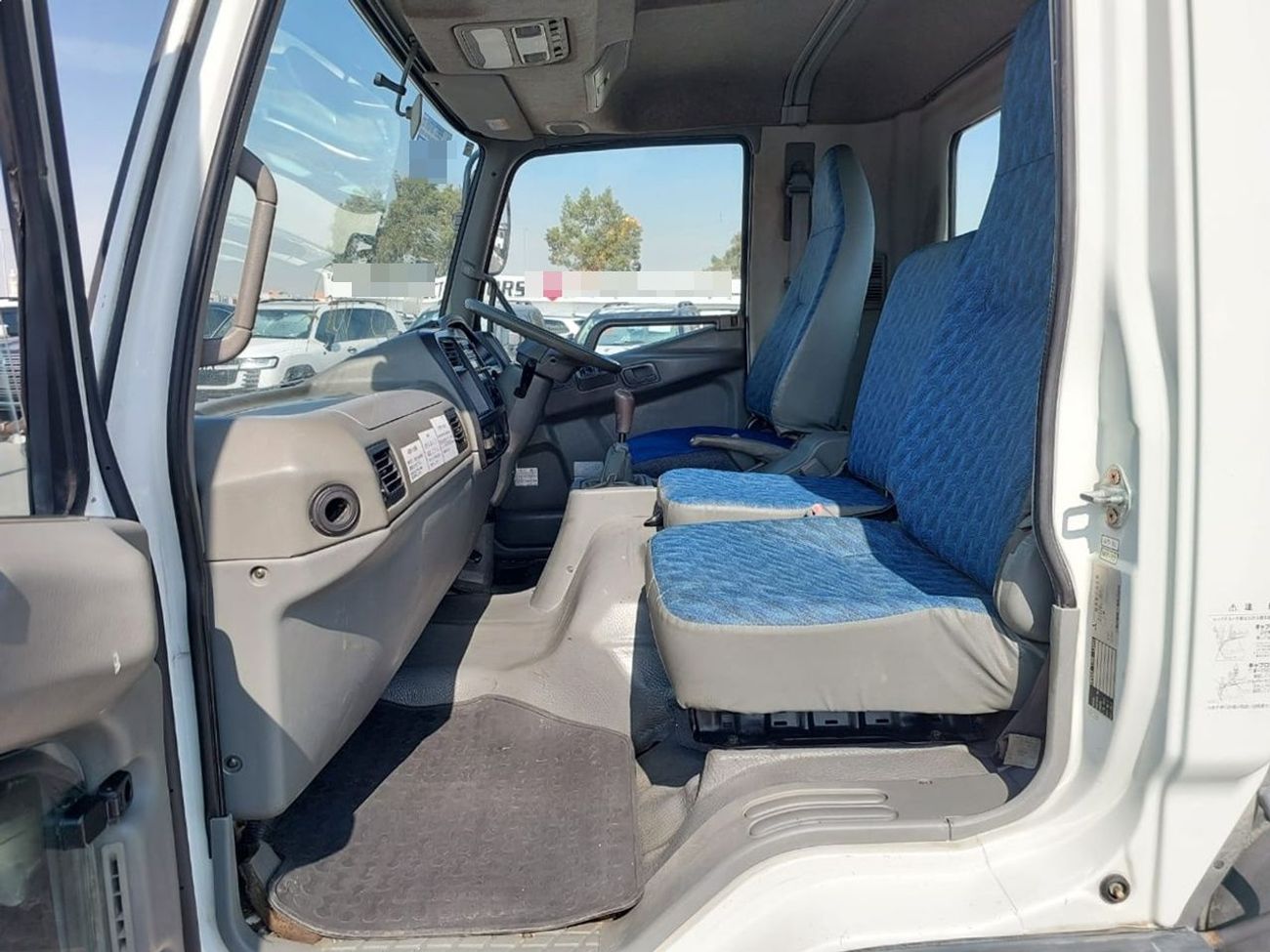 ميتسوبيشي فايتر MITSUBISHI FIGHTER WATER TANKER TRUCK RHD 2001 MODEL 8.2 L DIESEL MANUAL(PM50931)