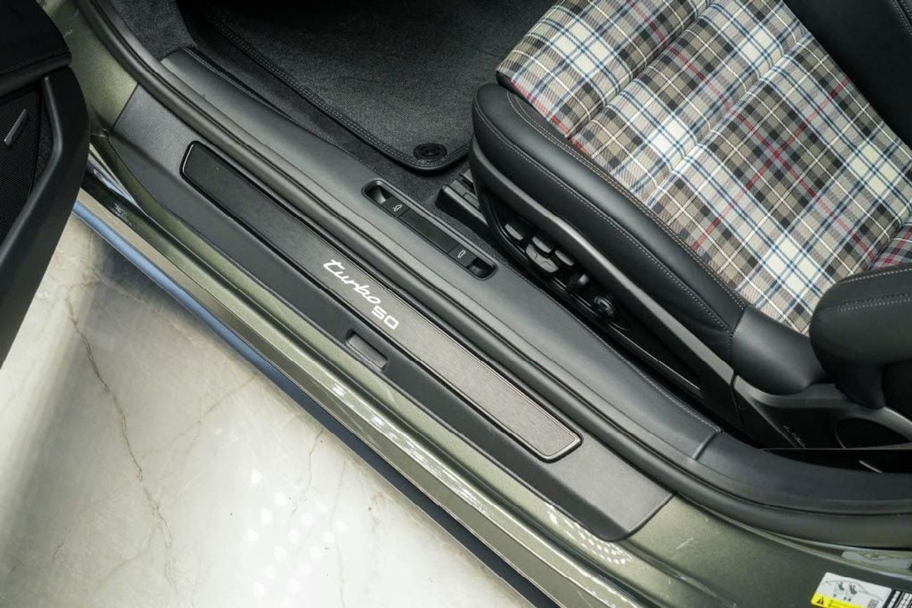 بورش 911 Turbo S 3.8L (640 HP) Coupe