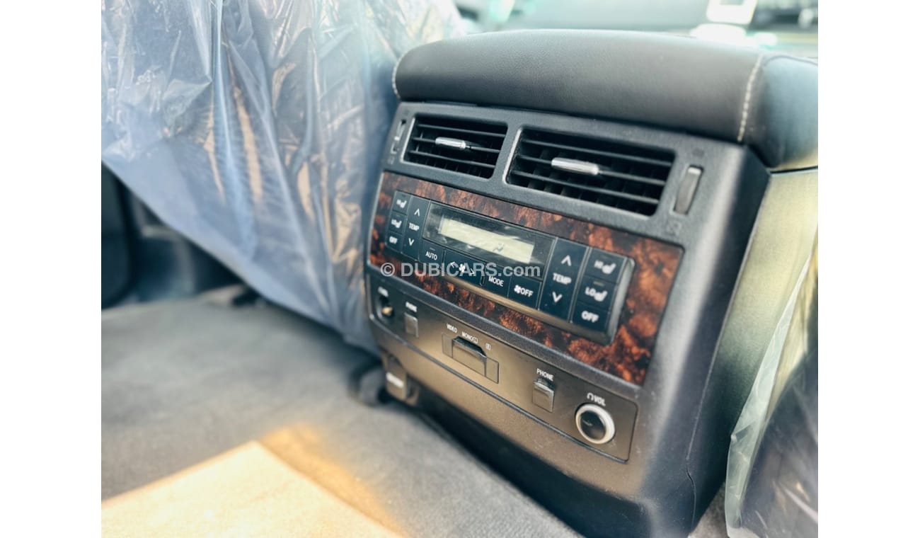 تويوتا لاند كروزر Sahara top of the range