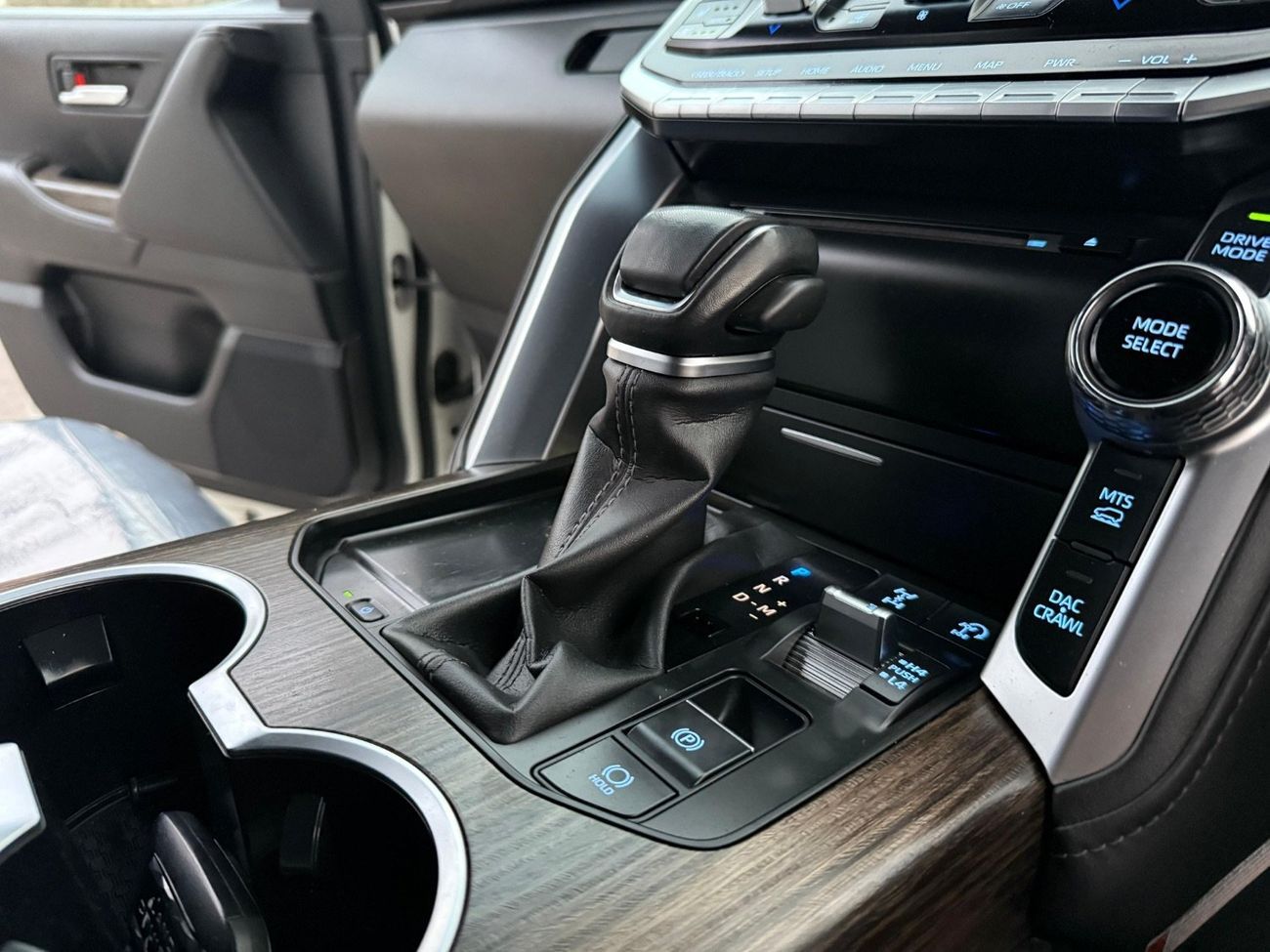 Toyota Land Cruiser VX 3.3L