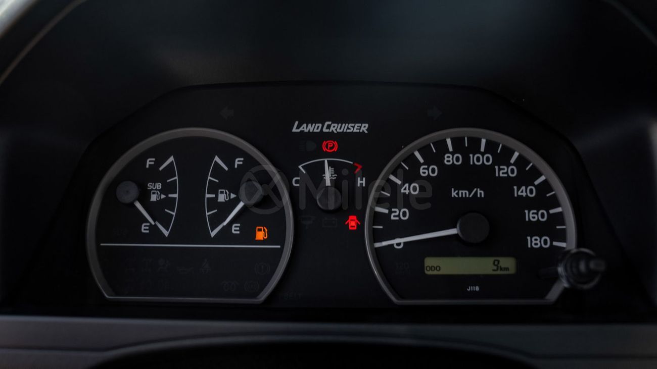 تويوتا Land Cruiser Pickup 70 TOYOTA LAND CRUISER 79SC | EXPORT ONLY