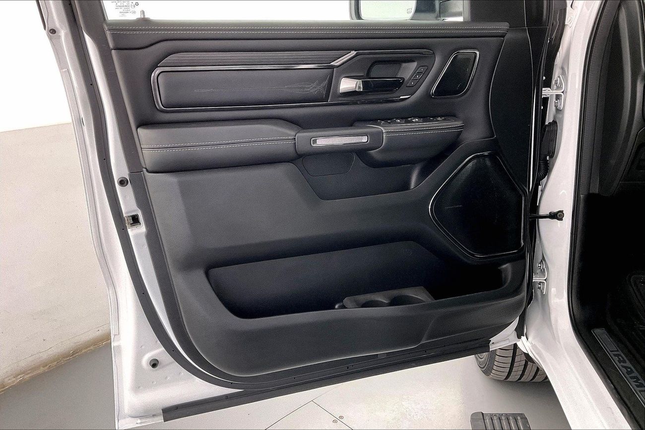 Mitsubishi Pajero Signature Edition| 1 year free warranty | Exclusive Eid offer