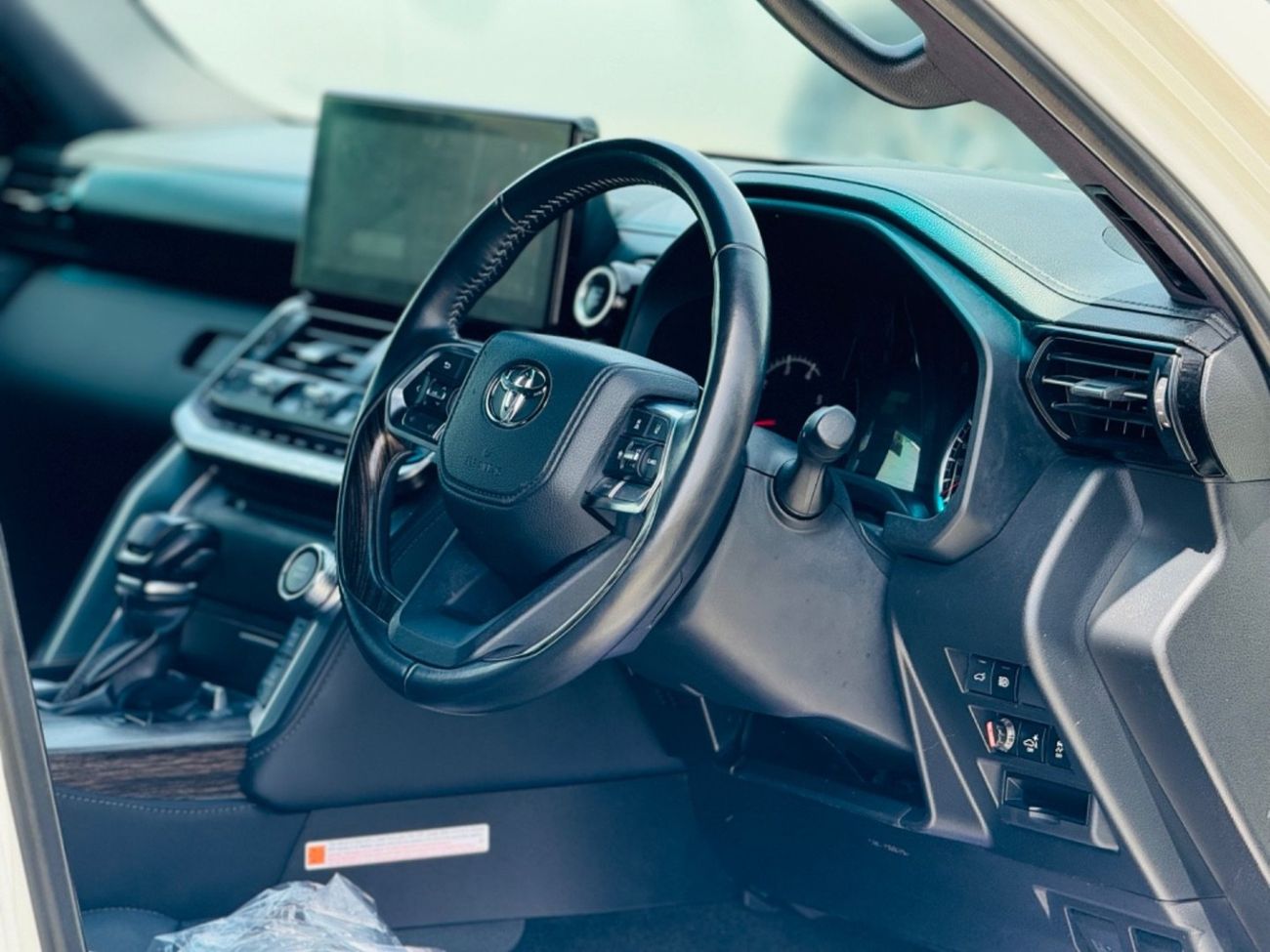 تويوتا لاند كروزر TOYOTA LAND CRUISER VXR TWIN-TURBO RIGHT HAND DRIVE DIESEL