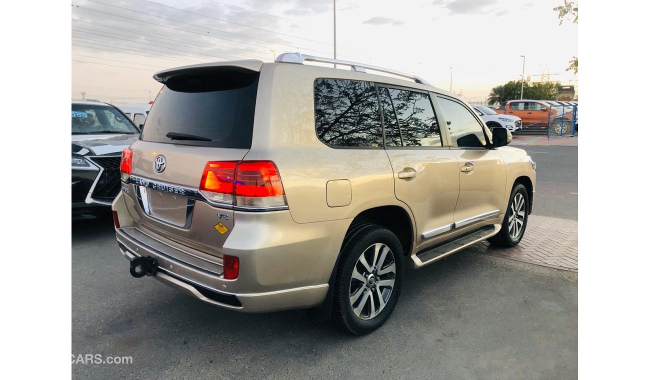 Toyota Land Cruiser VXR V8 FACELIFTED, LEATHER SEATS, DVD, SUNROOF, REAR SENSORS, CAMERAS, PUSH START, POLICE LIGHTS