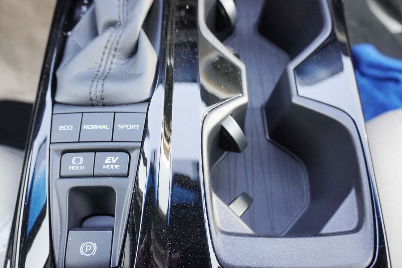 تويوتا كامري 2025 MODEL TOYOTA-CAMRY 2.5L HEV (WITH SUNROOF, 17" AL, REAR CAMERA)