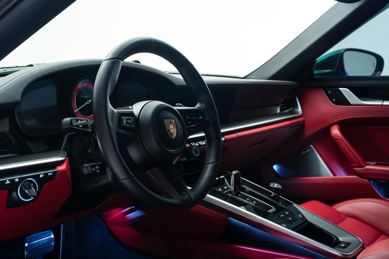 بورش 911 Turbo S 3.8L (645 HP) Convertible