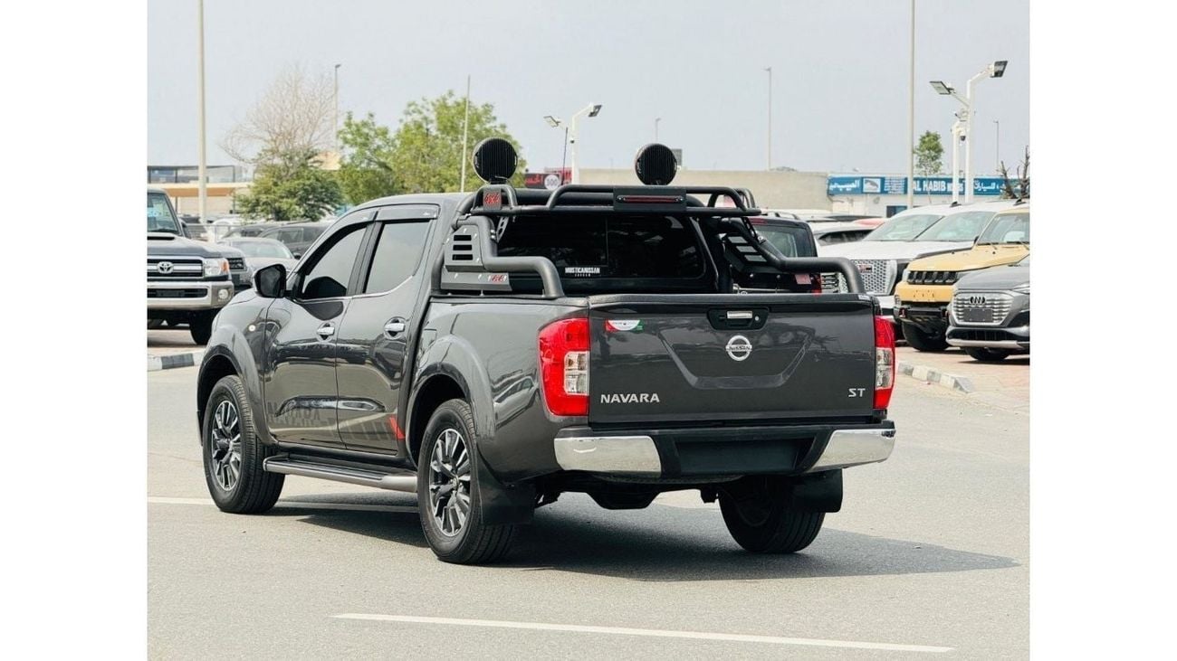 Nissan Navara PREMIUM SPORTS BAR WITH BASKET AND LED LIGHTS | 4 x 4 | PREMIUM TWO TONE LEATHER SEATS | RHD | 2017