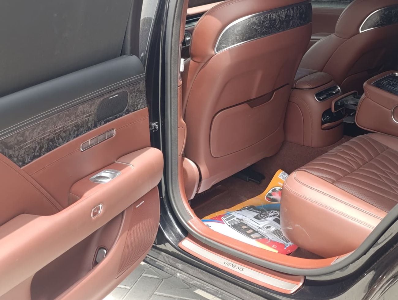 Genesis G90 PLATINUM