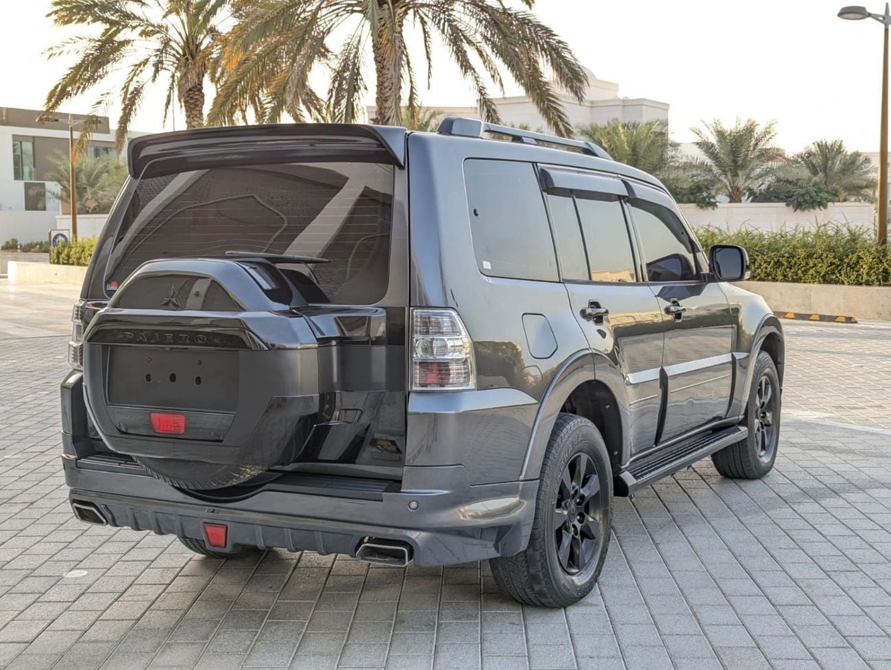 Mitsubishi Pajero GLS HIGHLINE Mitsubishi Pajero 2017 grey LHD Petro engine