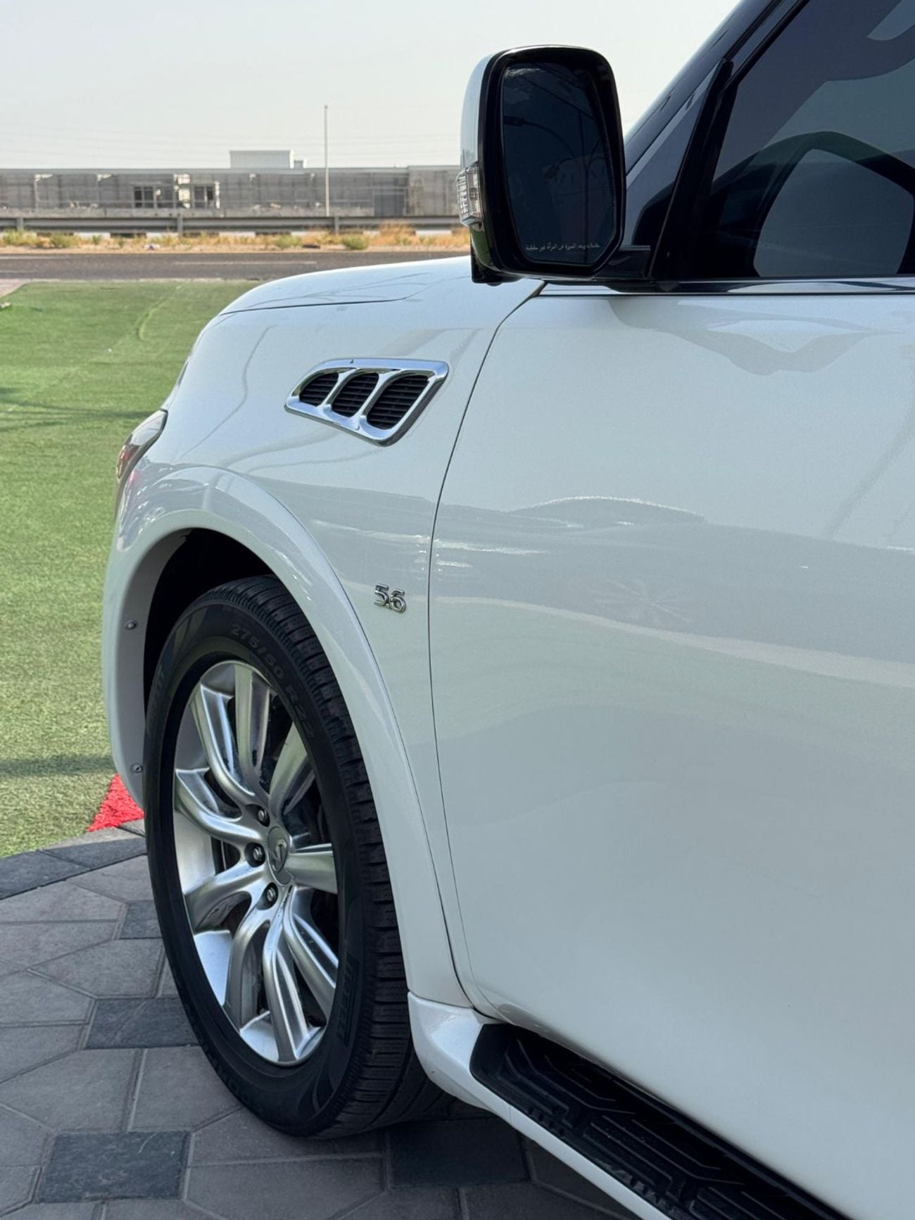 Infiniti QX80 LUXURY