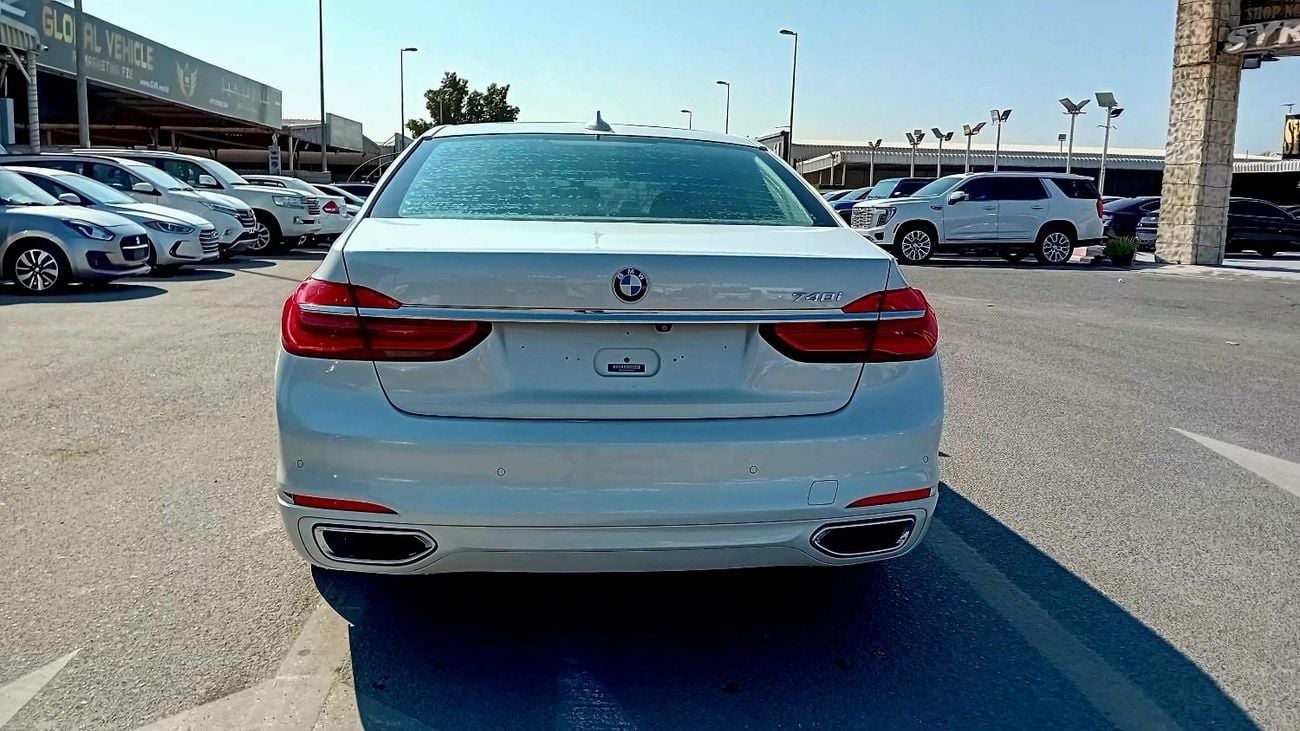 BMW 740i 