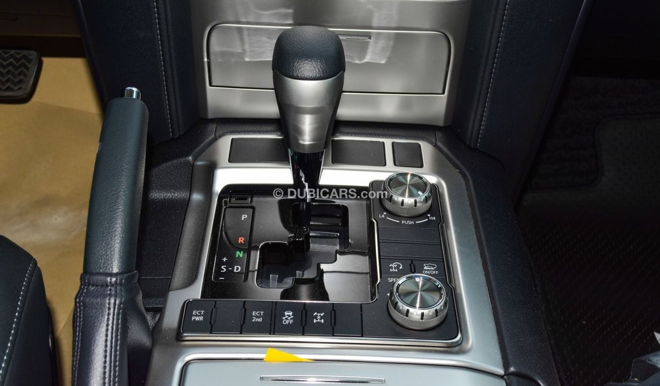 Toyota Land Cruiser GXR V8