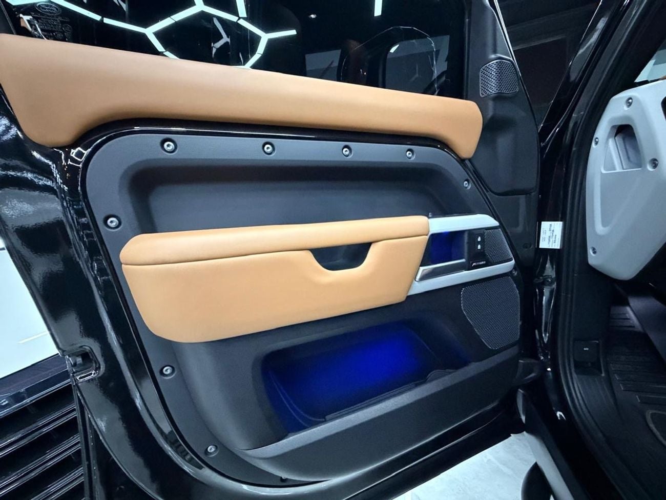 Land Rover Defender P400 110 HSE 3.0L (5 Seater)