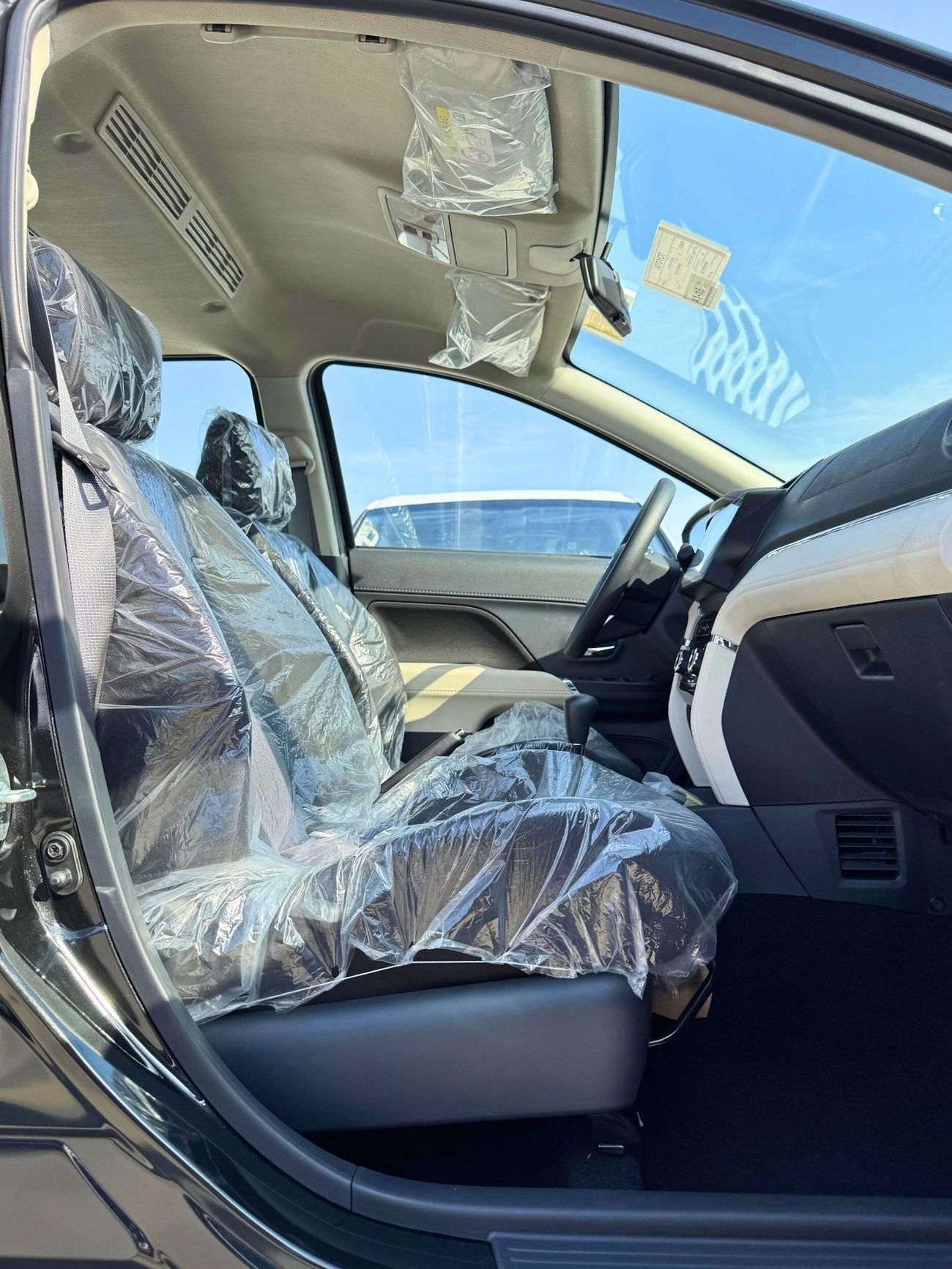 Toyota Rush G / 1.5L 4CY Petrol / 17" Rims / Push Start / DVD / Rear A/C  (CODE # 69050)