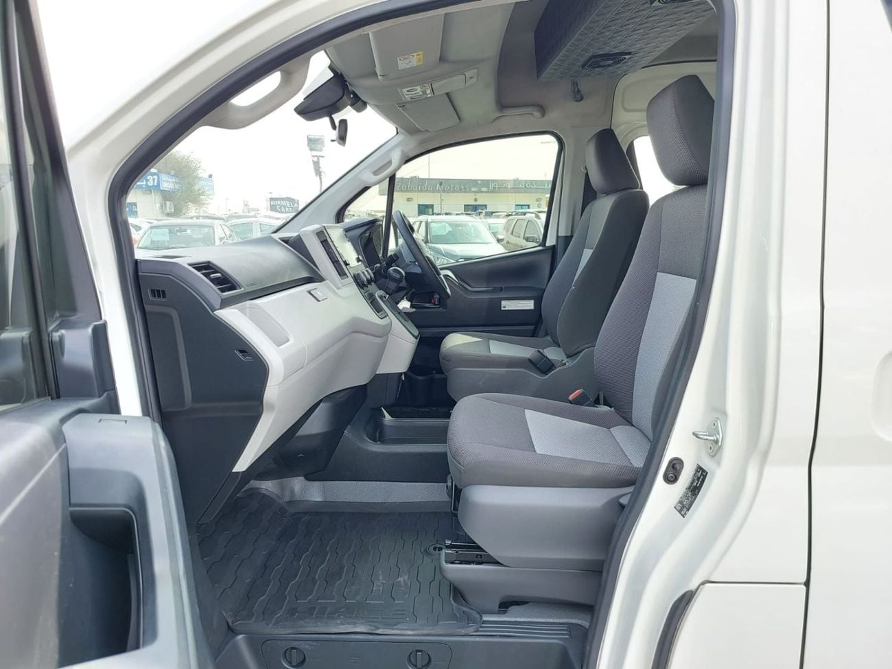 Toyota Hiace (RAMADAN OFFER) TOYOTA HIACE COMMUTER VAN RHD 2020 MODEL 2.8 L DIESEL AUTOMATIC(PM04978)