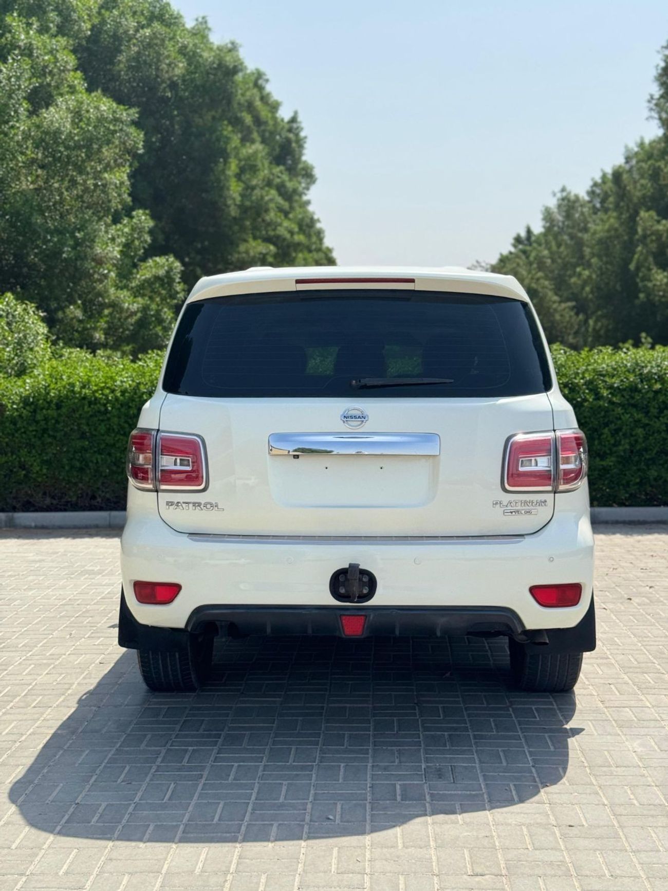 نيسان باترول Nissan patrol 2010 V8 big engine Gcc Full options